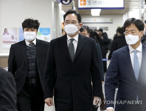 이재용, '국정농단' 재판 출석