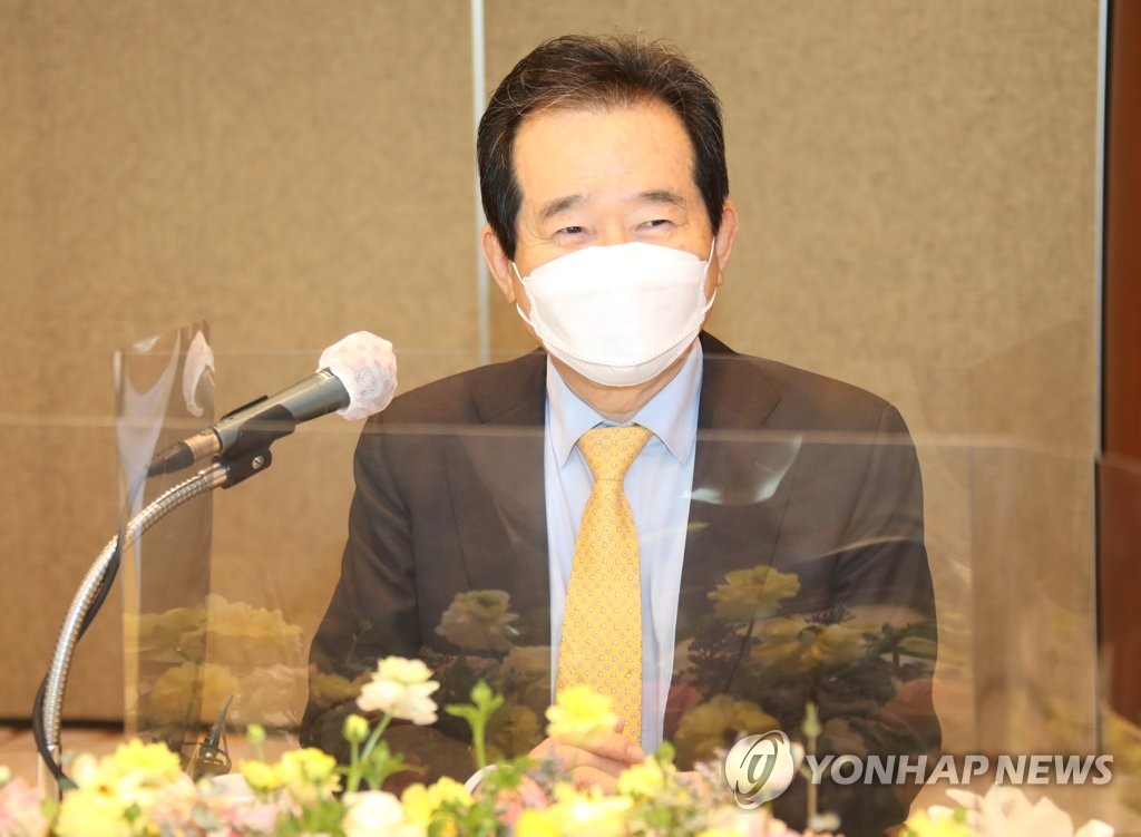 대구지역 의료인들 격려하는 정세균 총리