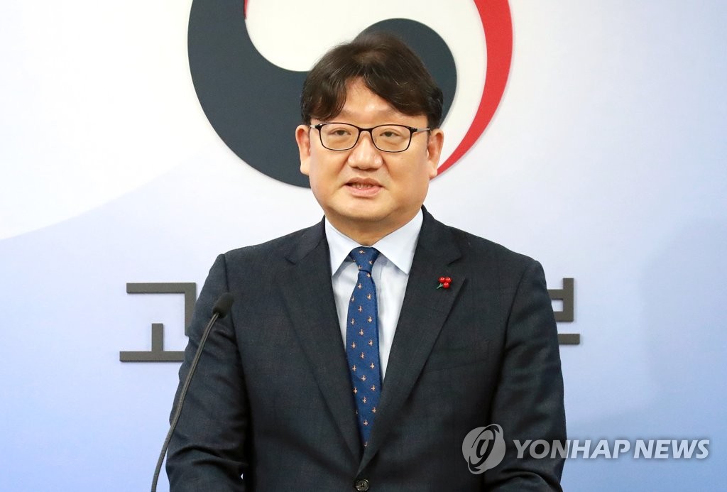 사업체노동력조사 결과 발표하는 권기섭 고용정책실장