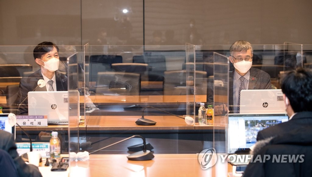 한국핵융합에너지연구원 방문한 김성수 과학기술혁신본부장