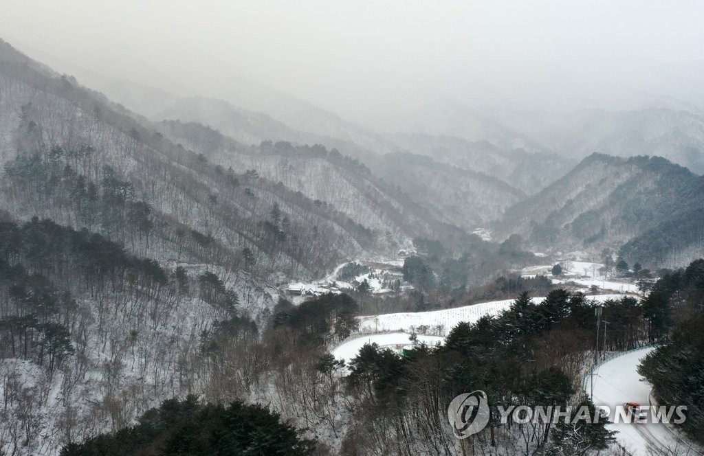 Snow in S. Korea's northeastern area Snow in S. Korea's northeastern area