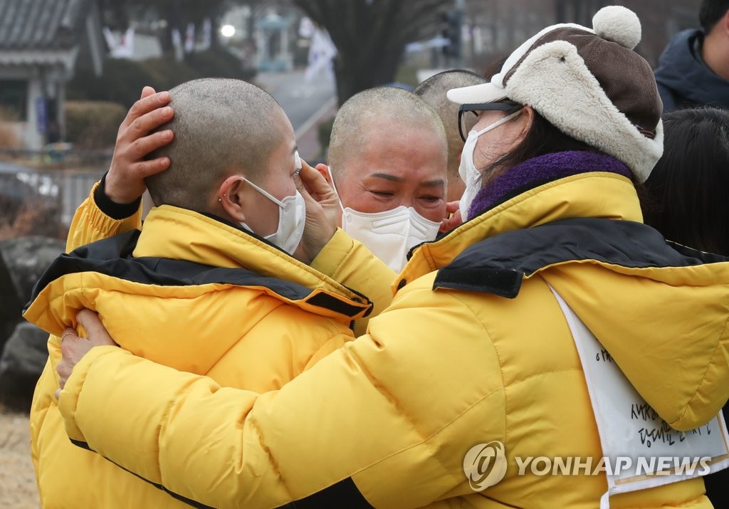 Family members of Sewol ferry victims protest Family members of Sewol ferry victims protest