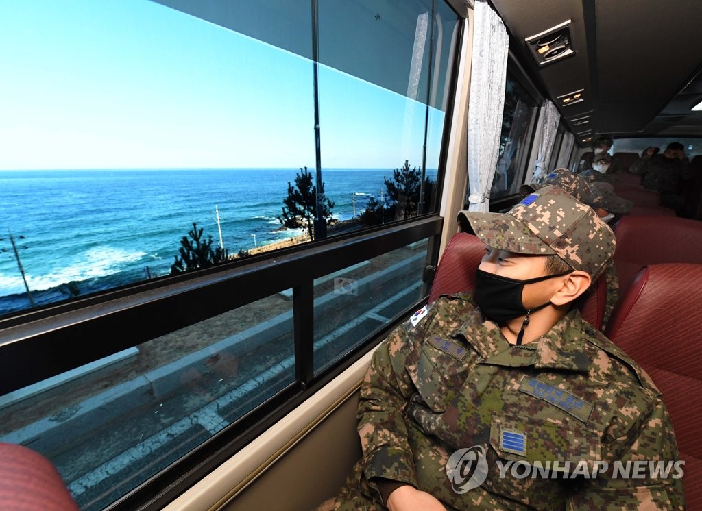 공군, '언택트 드라이브'로 관광 명소 감상