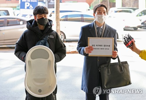 집단 소송 나선 아기욕조 피해자들