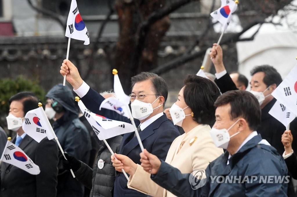 3ㆍ1절 기념식 만세삼창 하는 문재인 대통령