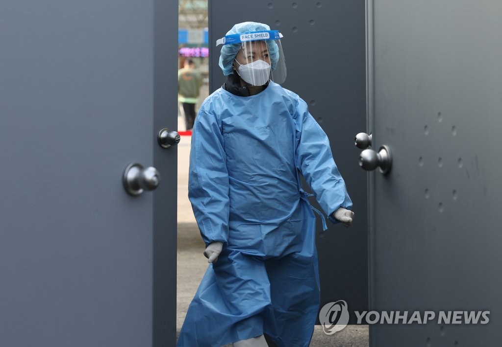 This photo taken on March 7, 2021, shows a medical worker walking out of a coronavirus testing center at Seoul Station in central Seoul. (Yonhap)