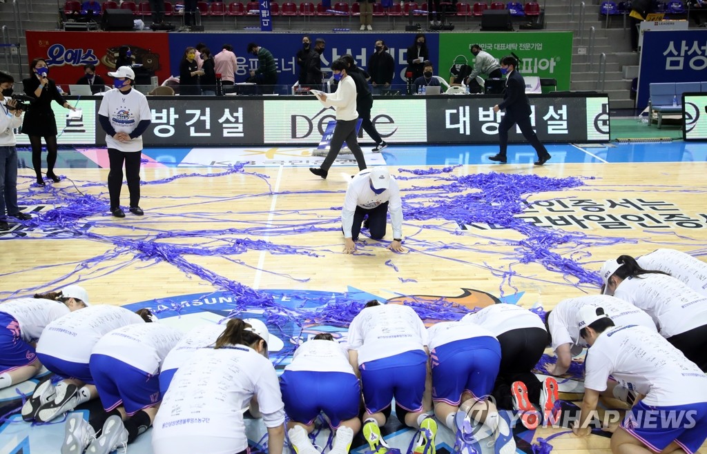 우승 맞절