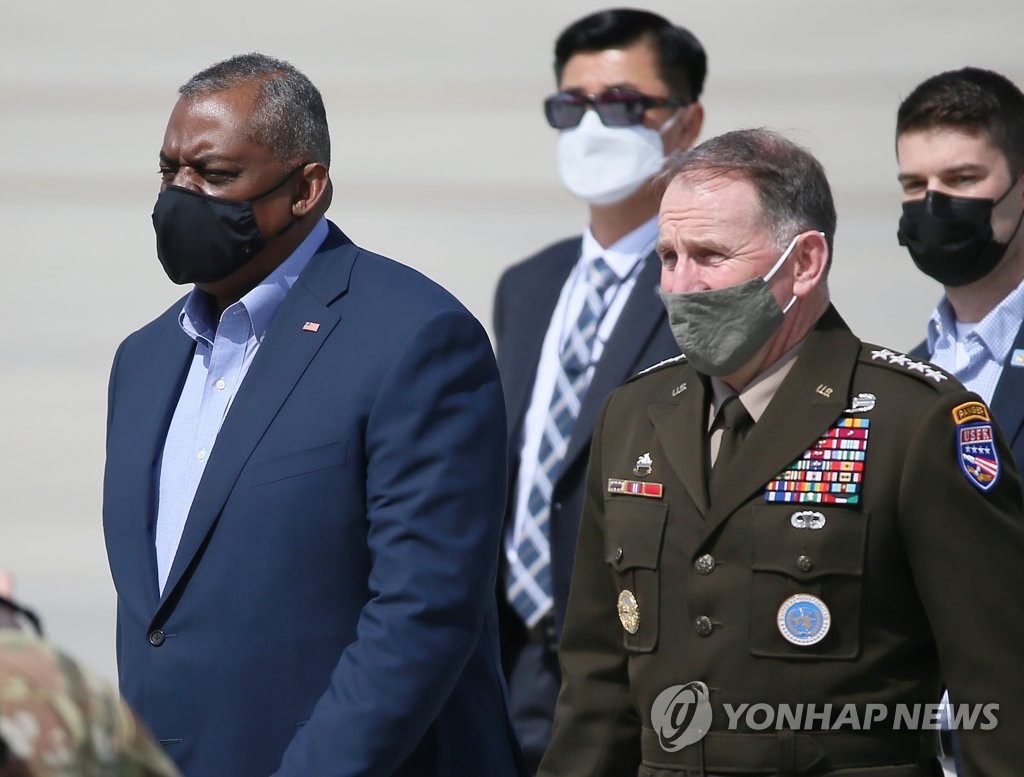 이동하는 오스틴 미 국방장관과 에이브럼스 연합사령관