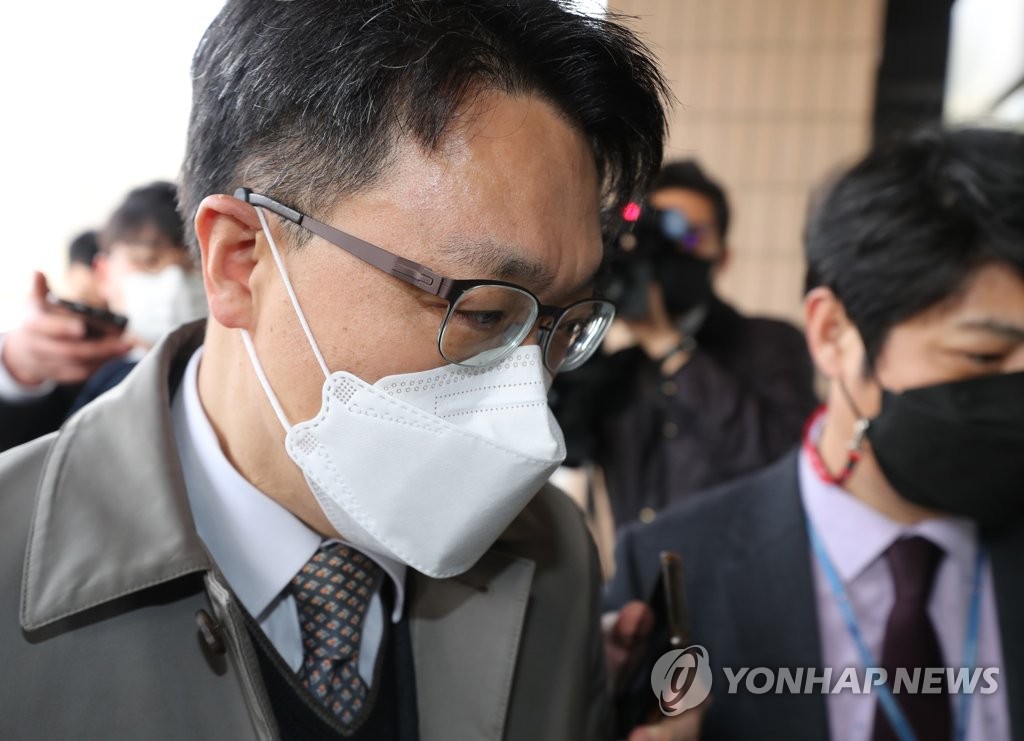 출근하는 김진욱 공수처장