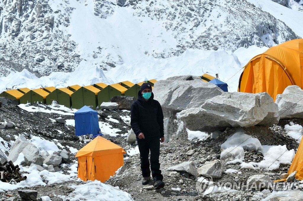 인도 이어 네팔도…히말라야 등반 시즌 앞두고 코로나 급확산