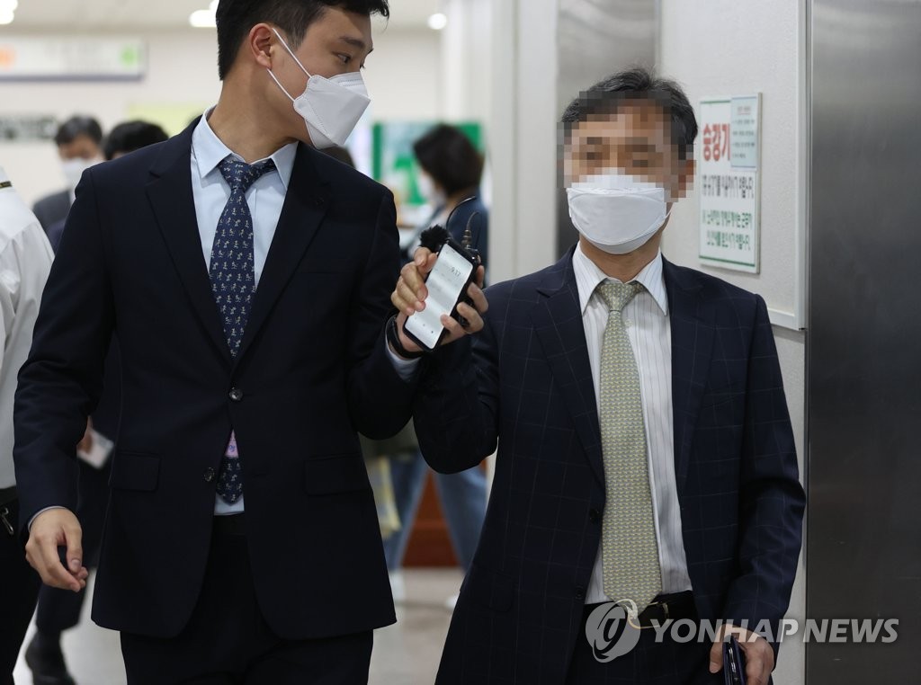 법정 향하는 '버닝썬 경찰총장' 윤규근