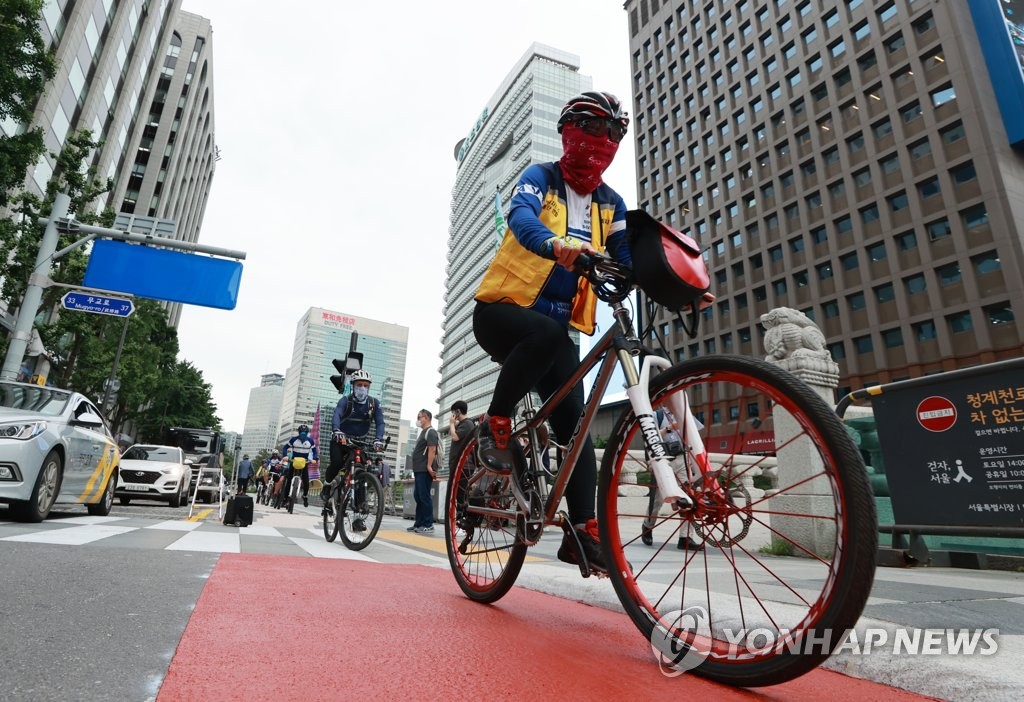 ソウル市が「自転車交通安全教育認証制」を今月末から本格的に施行する（資料写真）＝（聯合ニュース）