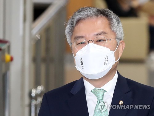 선고공판 출석하는 최강욱 열린민주당 대표