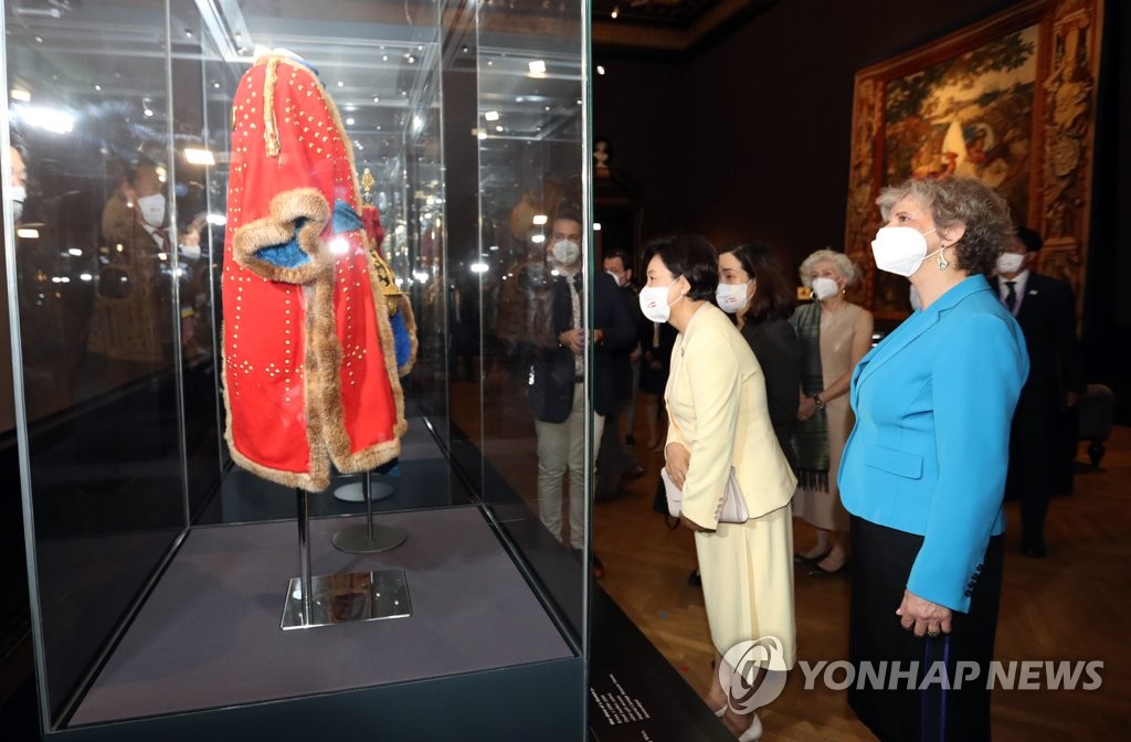 First lady visits museum First lady visits museum