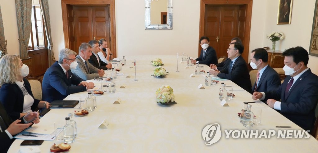문승욱 산업장관, 체코 총리와 면담