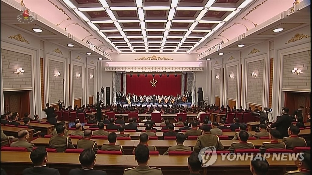 북한 나흘에 걸친 노동당 전원회의 마치고 국무위원회 연주단 공연