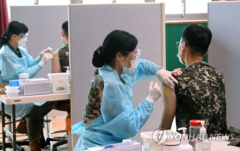 This pool photo, taken on June 24, 2021, shows soliders getting COVID-19 shots at an Army unit in Goyang, west of Seoul. (Yonhap)