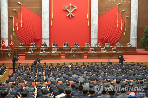 북한 노동당 정치국회의…김정은 "비상방역 중대 사건 발생"