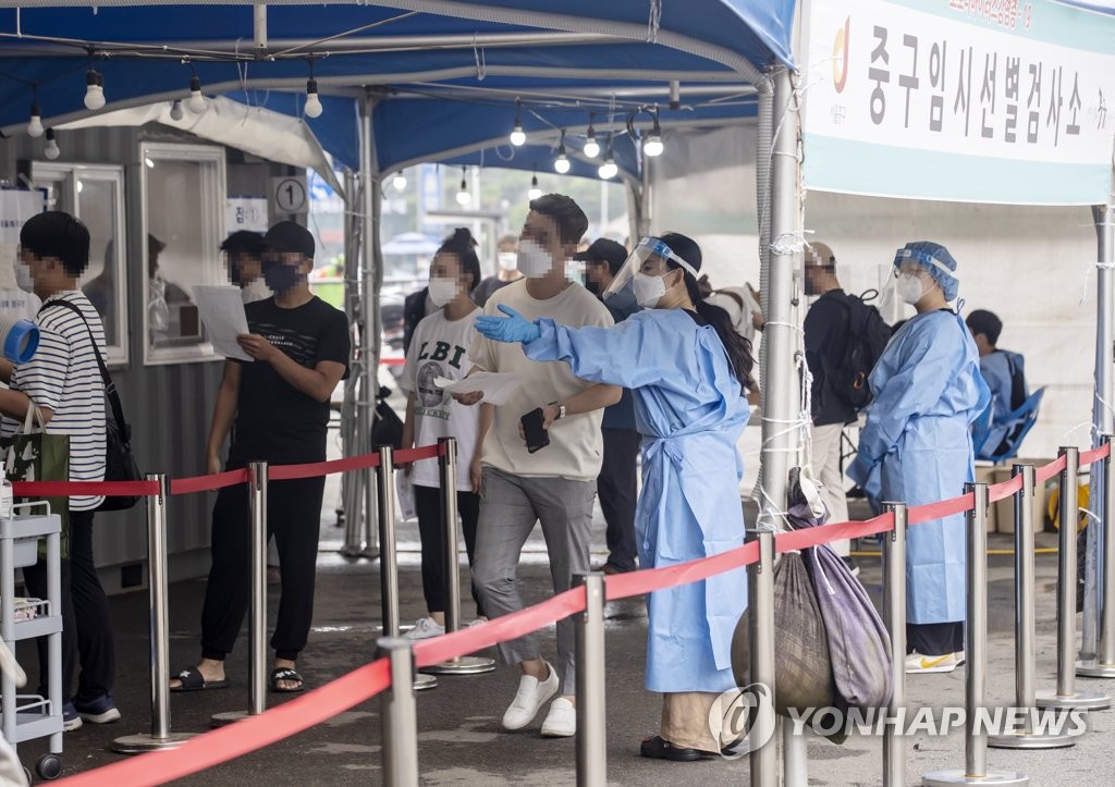 코로나19 어제 800명 육박