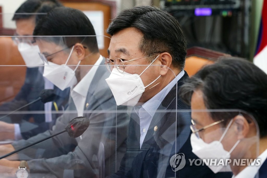 발언하는 민주당 윤호중 원내대표