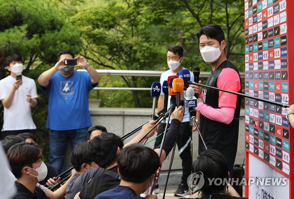 올림픽 목표 질문에 답하는 이강인