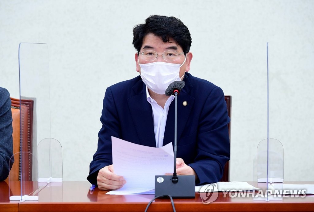 발언하는 민주당 박완주 정책위의장