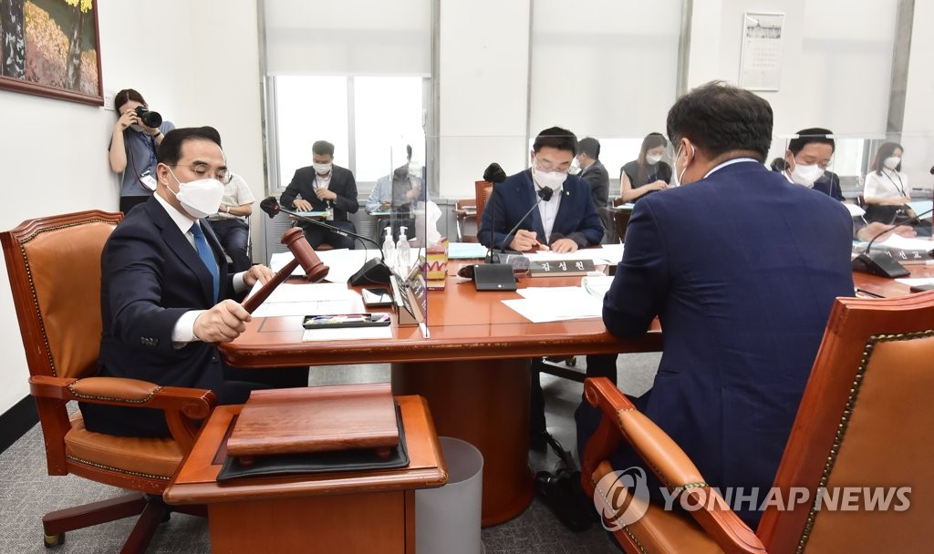 추경예산안 조정소위 개의 선언하는 박홍근 소위원장