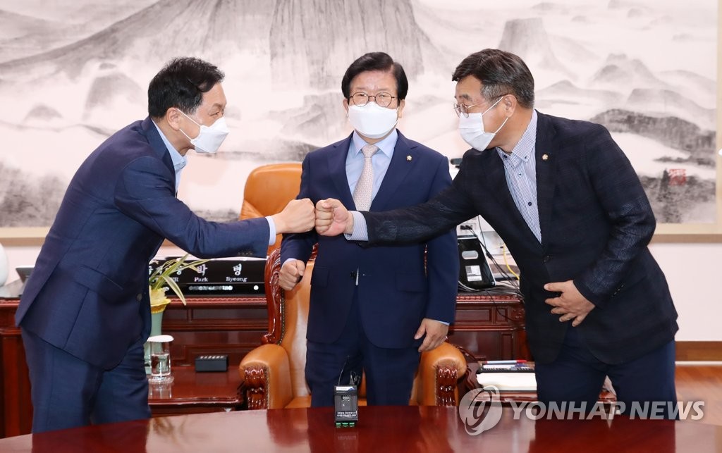 회동하는 여야 원내대표