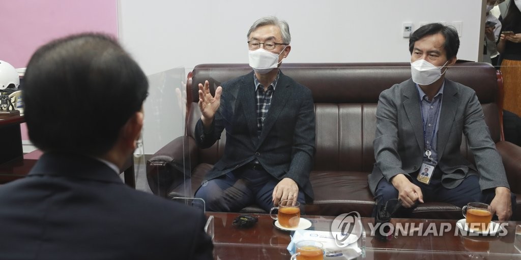 국민의힘 태영호 의원실 방문한 최재형 전 감사원장