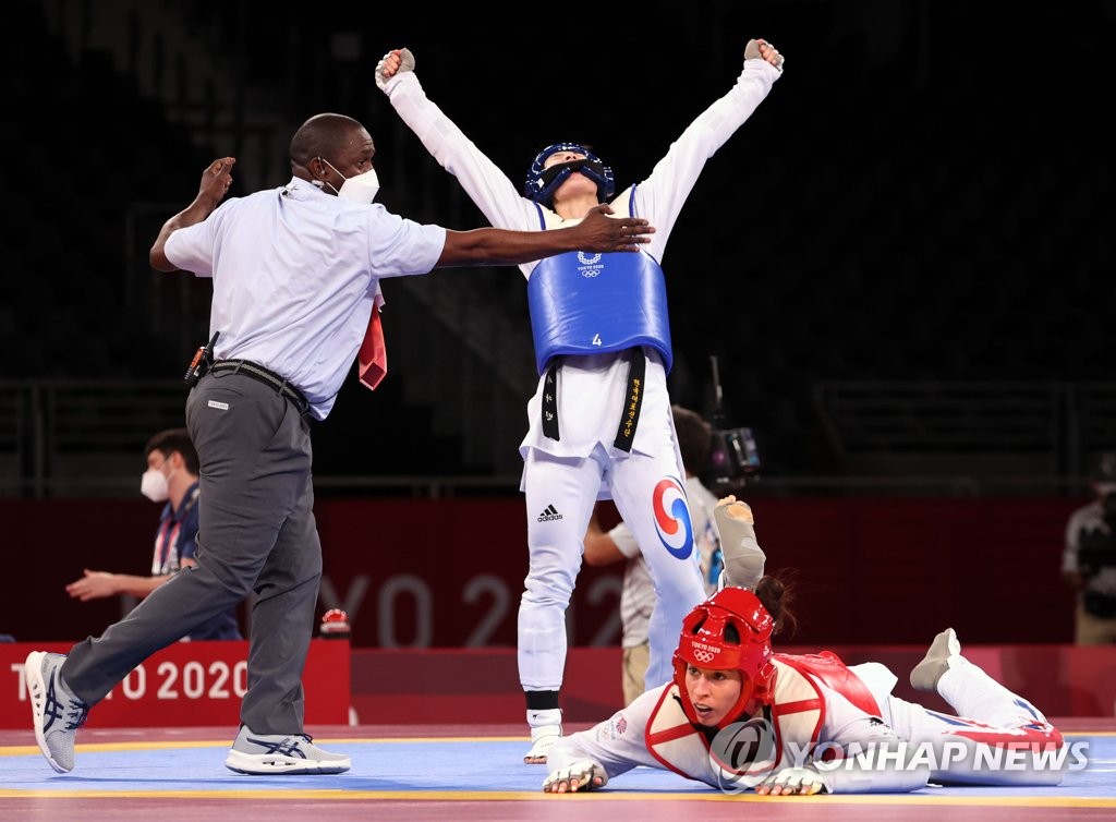 S. Korean Lee Da-bin goes to finals in taekwondo S. Korean Lee Da-bin goes to finals in taekwondo
