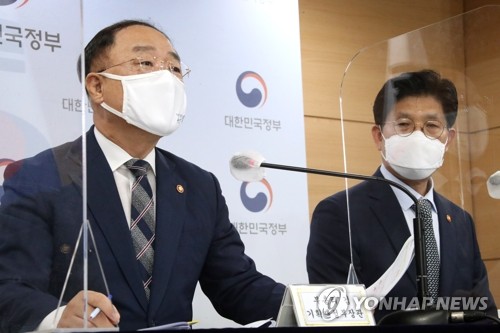 홍남기 부총리, 부동산 관계부처 합동브리핑 참석
