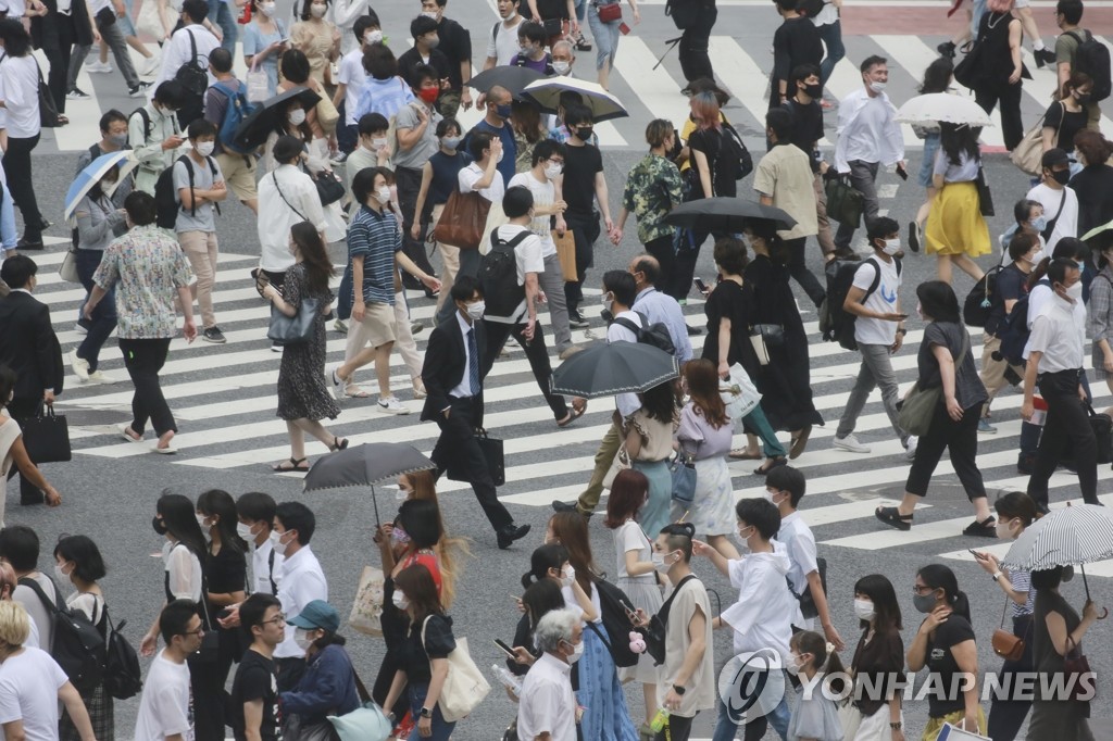 코로나 확진자 급증에 긴급사태 확대 검토하는 일본