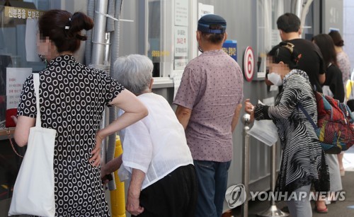 확진자 두 자릿수 강릉시 검사 행렬