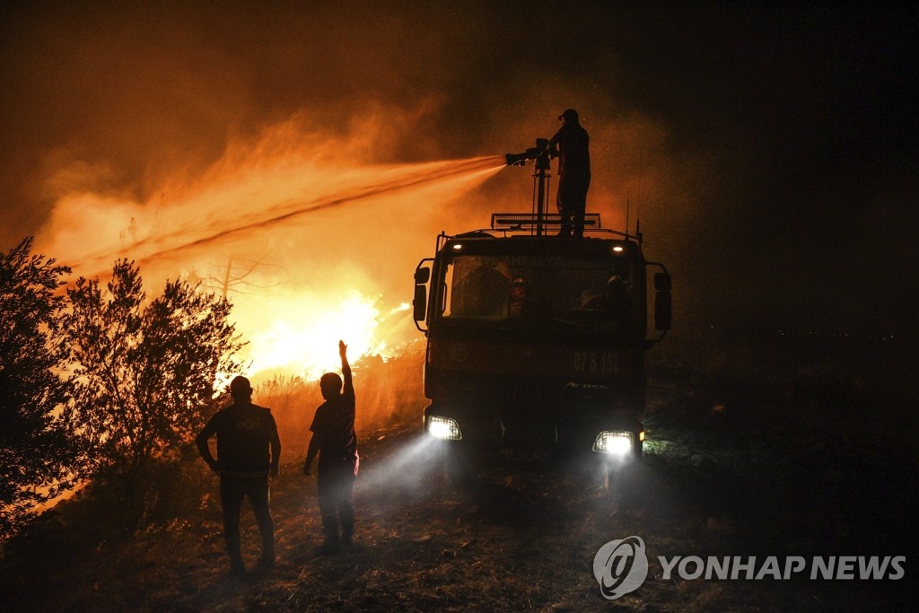 기세 꺾이지 않는 터키 산불