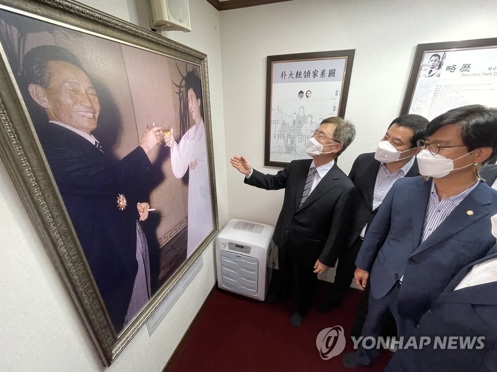 박정희 전 대통령 생가 찾은 최재형