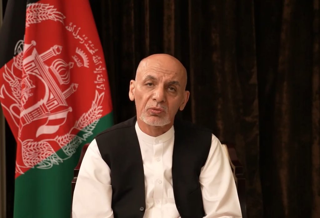 탈레반에 항복하고 국외로 도주한 아프간 전 대통령