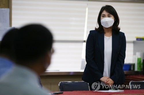 지지자들과 만난 이재명 지사 부인 김혜경 씨
