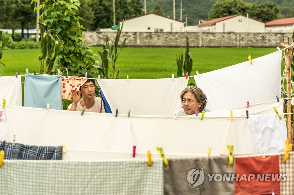 부산국제영화제 개막작 '행복의 나라로'