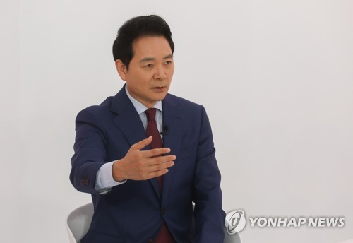 국민 시그널 면접에서 답변하는 장성민 전 의원