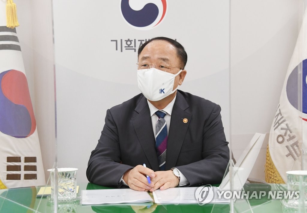 8월 고용동향 관련 관계장관회의 주재하는 홍남기 부총리