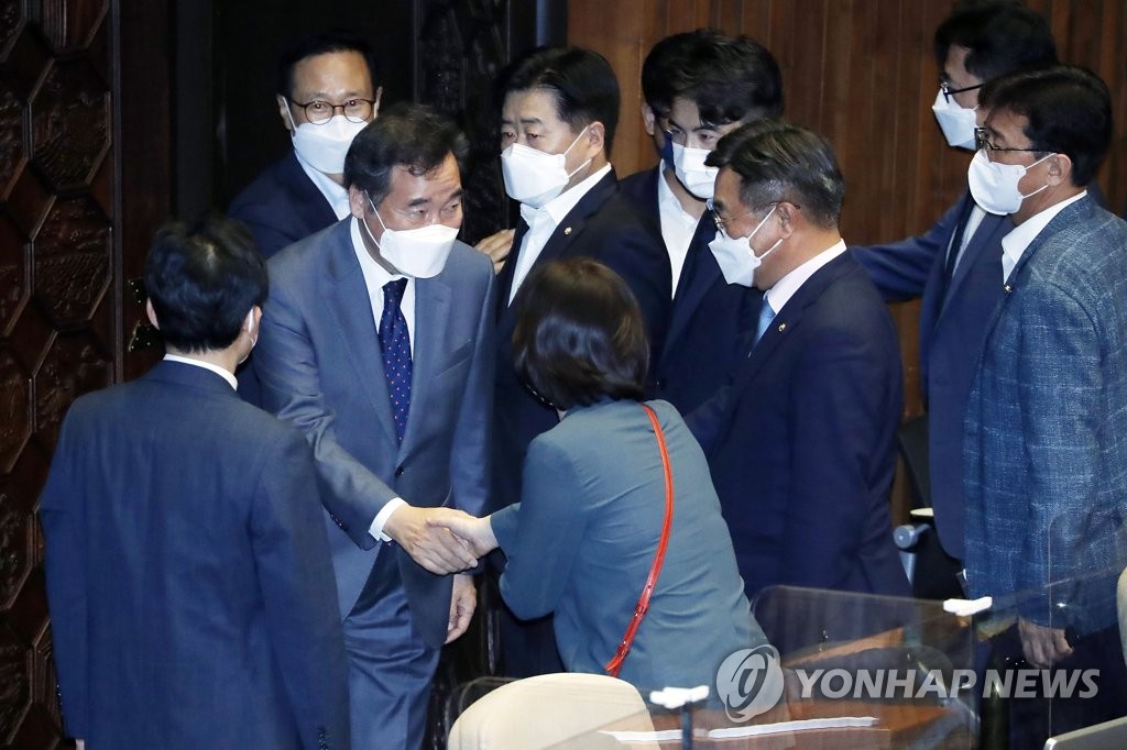 Nat'l Assembly passes bill on lawmaker's resignation Nat'l Assembly passes bill on lawmaker's resignation