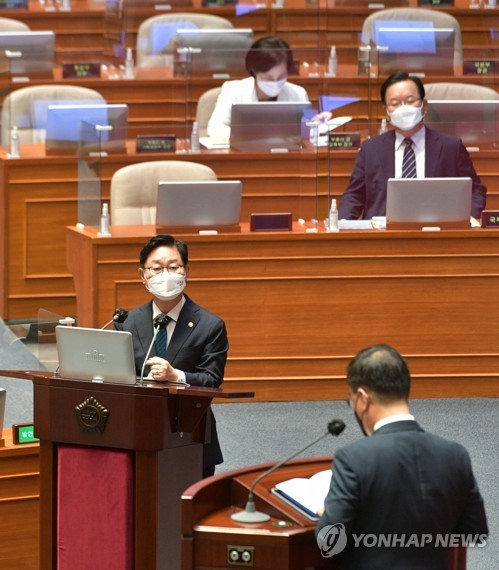 대정부질문 답변하는 박범계