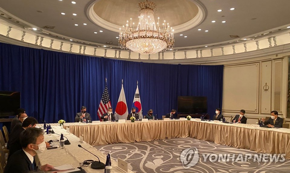 Reunión entre los jefes diplomáticos de Corea del Sur, EE. UU. y Japón en Nueva York Reunión entre los jefes diplomáticos de Corea del Sur, EE. UU. y Japón en Nueva York