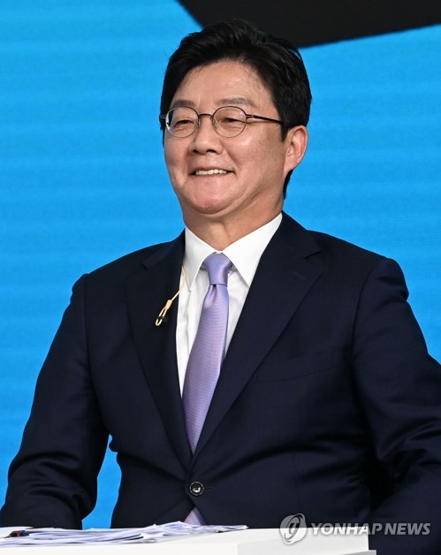 방송토론 준비하는 유승민