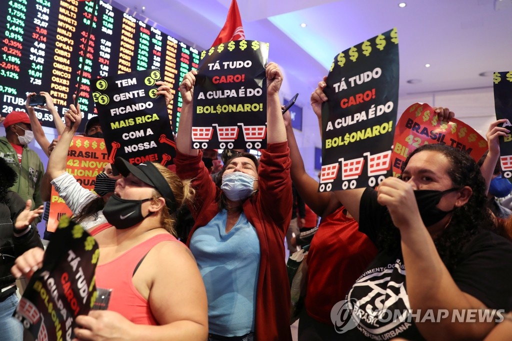 ′고물가, 고실업 해결하라′…브라질서 증권거래소 난입 시위