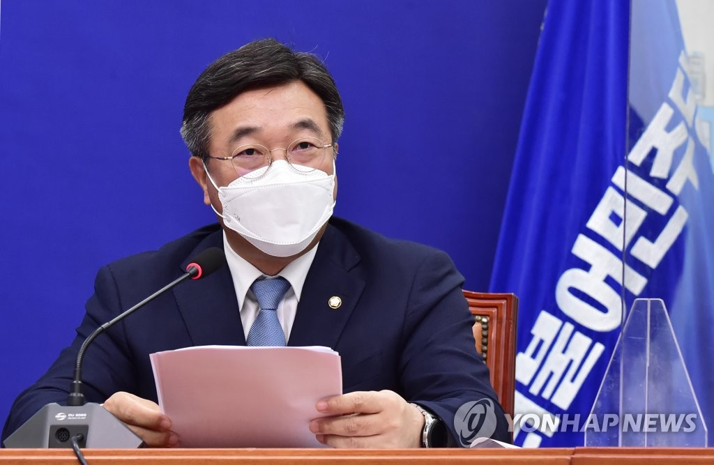 발언하는 민주당 윤호중 원내대표
