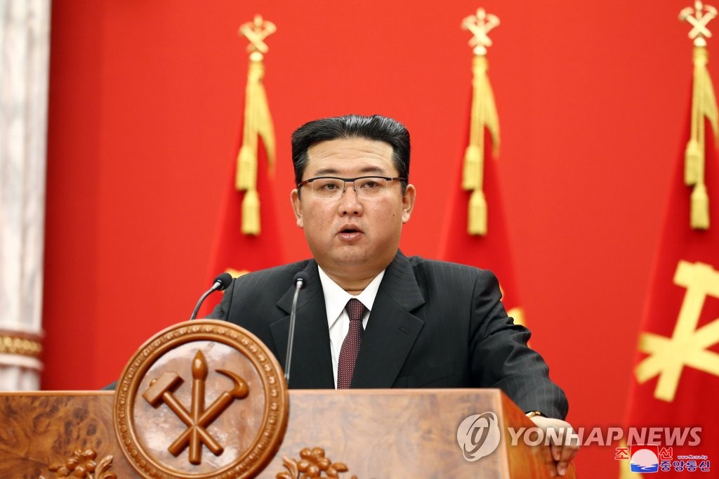 북한 당 창건 76주년 기념강연회서 연설하는 김정은 북한 국무위원장