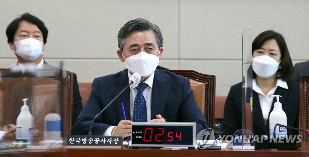 답변하는 양승동 KBS 사장