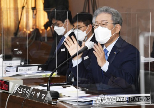 답변하는 이재명 경기도지사