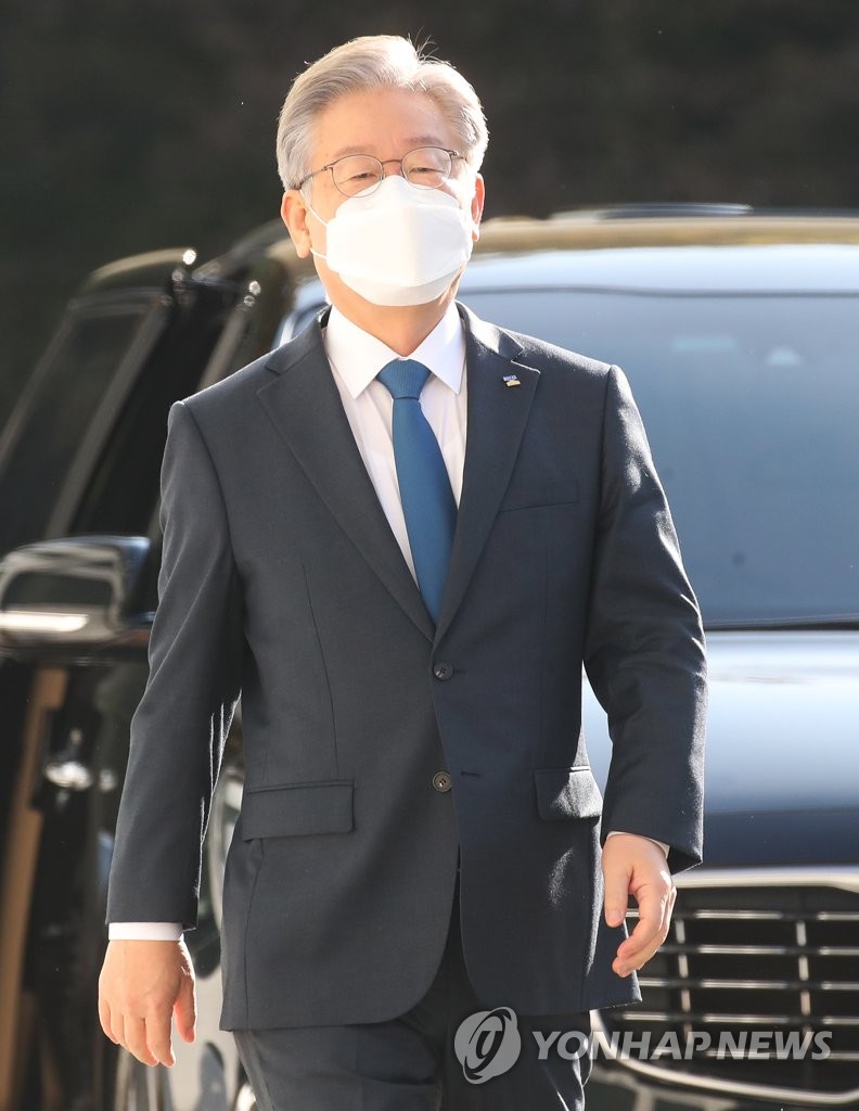 Gyeonggi gov. to resign for presidential race Gyeonggi gov. to resign for presidential race